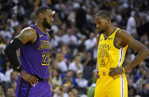 CBS commented on top 25 signings in this century: James ranked first, Durant & ranked first in the top five